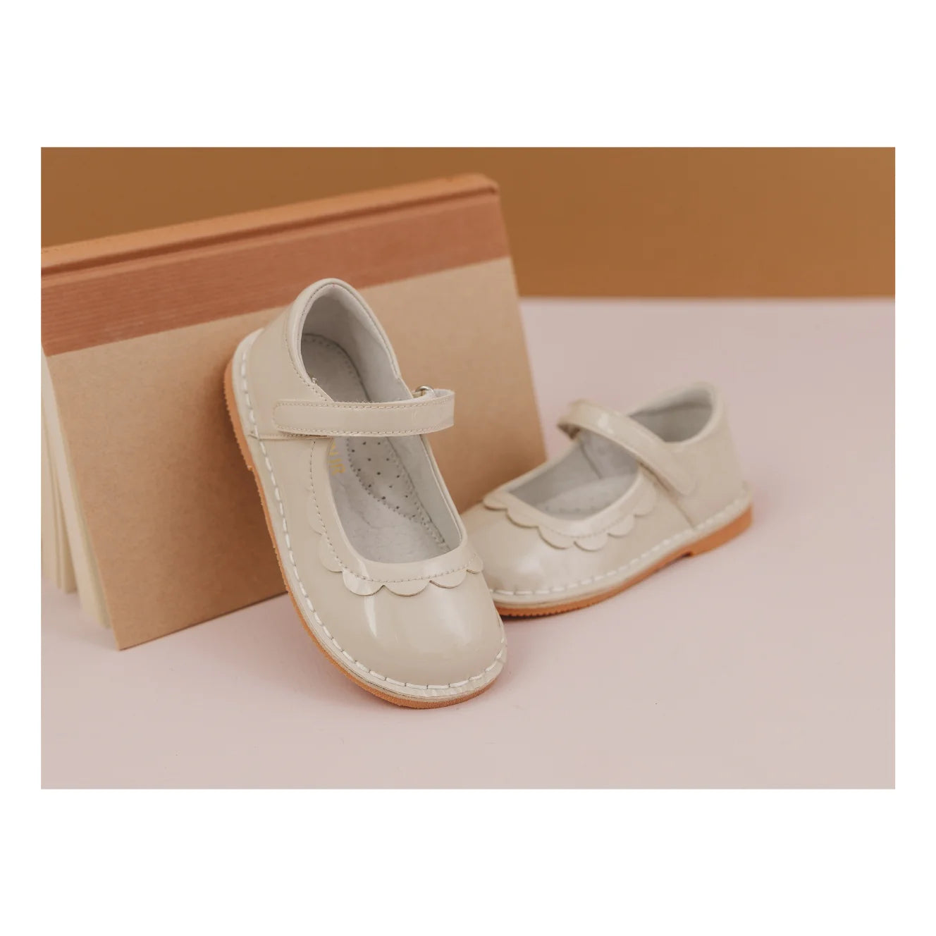 Violette Petal Mary Jane: Cream Patent