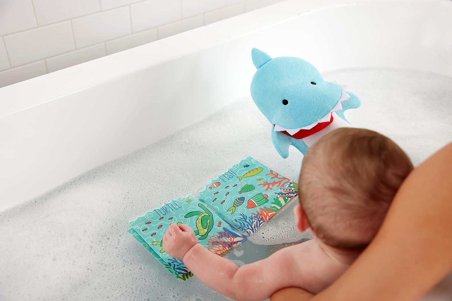 Color Changing Bath Book with Shark Cleansing Mitt