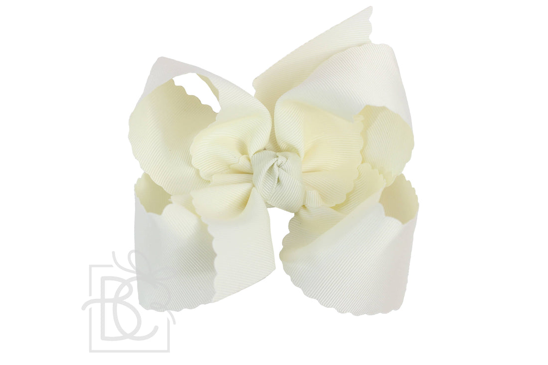 5.5&quot; Scalloped Edge Hairbow on Alligator Clip: Anitque White